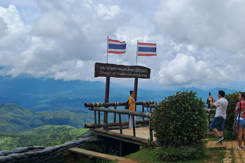 From Chiang Rai: Famous Temples and Golden Triangle Day Tour Private Day Tour