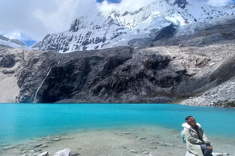 Huaraz: Laguna 69 Guided Hike in Huascarán National Park