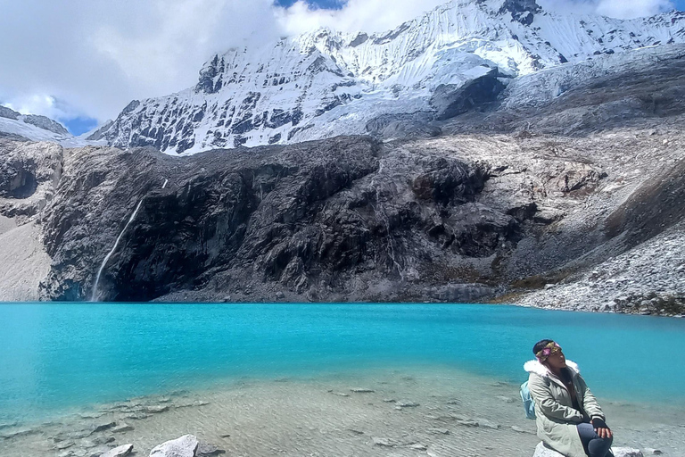 Huaraz: Laguna 69 Guided Hike in Huascarán National Park
