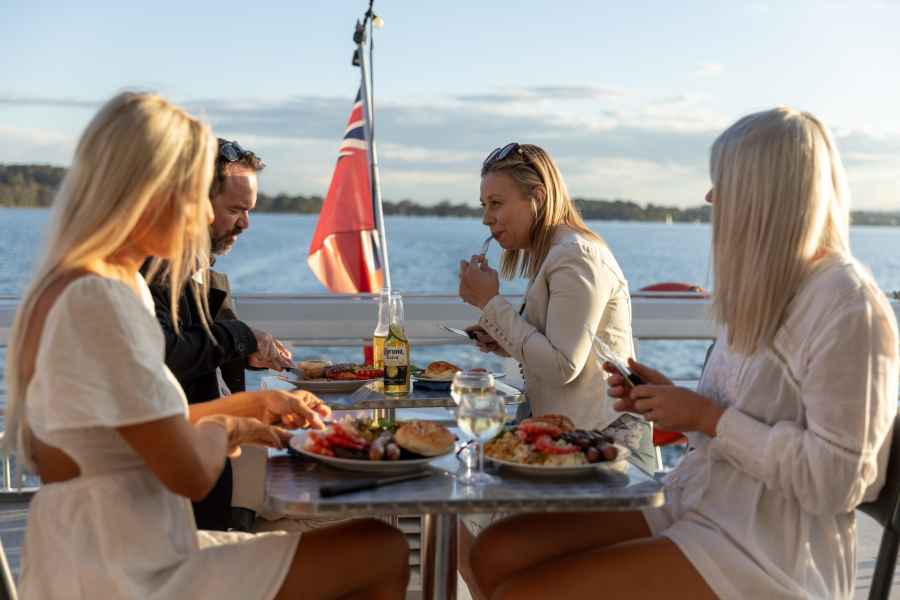 Newcastle: Kreuzfahrt auf dem Lake Macquarie mit Mittagessen