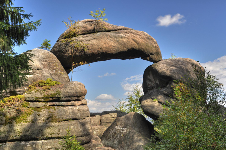 Excursión de un día de Breslavia a la Ciudad de la Roca en Adrspach y al Castillo de KsiazExcursión de un día a la Ciudad de las Rocas de Adrspach y al Castillo de Ksiaz