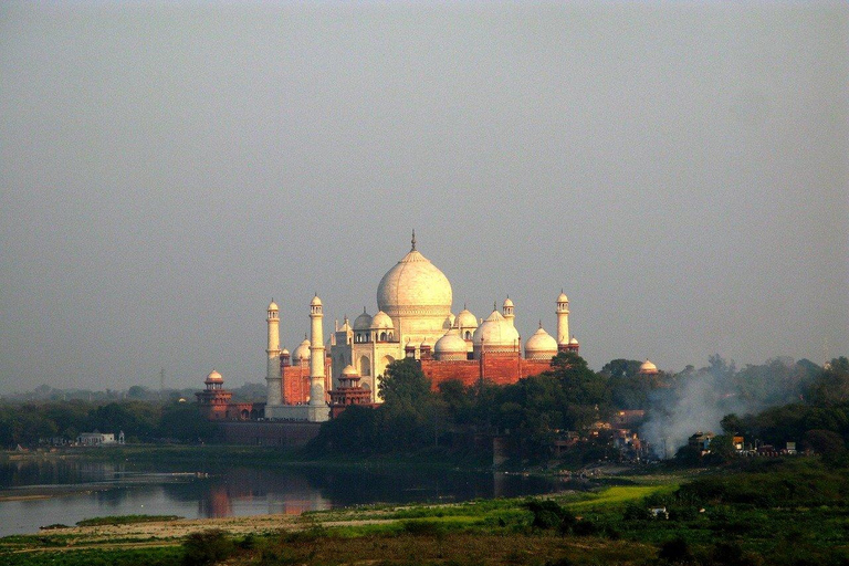 Amazing Sunrise Taj Mahal and Agra Fort Tour From Delhi