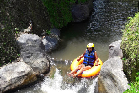 Ubud: Aventura de tubagem nas grutas do rio com almoçoTubing com traslado de ida e volta do hotel