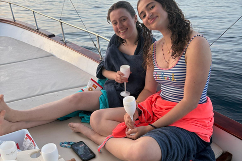 Sorrento Sunset Cruise with Aperitif on Board