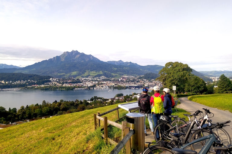 Swiss Army Knife Valley Bike Tour y crucero por el lago de LucernaDesde Lucerna: Swiss Valley E-Bike Day Tour y crucero en barco