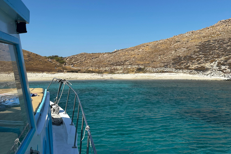 Mykonos : croisière d'une demi-journée en bateau antique sur la côte sudMykonos : tour en bateau demi-journée plages du sud