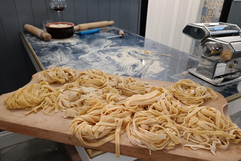 佛罗伦萨：意面制作课程，含晚餐、葡萄酒和... 唱歌！佛罗伦萨：意面制作课程，含晚餐、葡萄酒...还有歌唱！