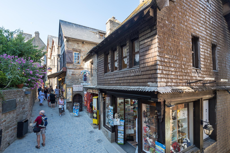 Mont St Michel: Private 12-hour round transfer from Paris