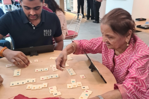 The Boardgame Den - Gezellig met de plaatselijke bevolking bordspellen spelen