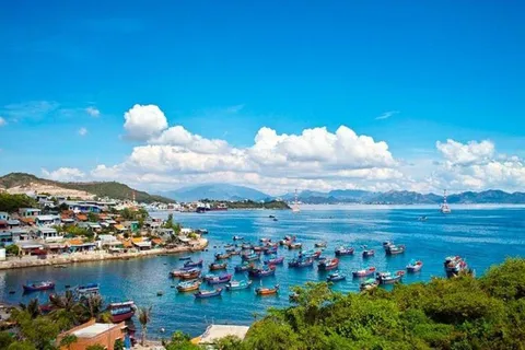 Nha Trang: 3 Island Tour with Snorkeling & Mud Bath