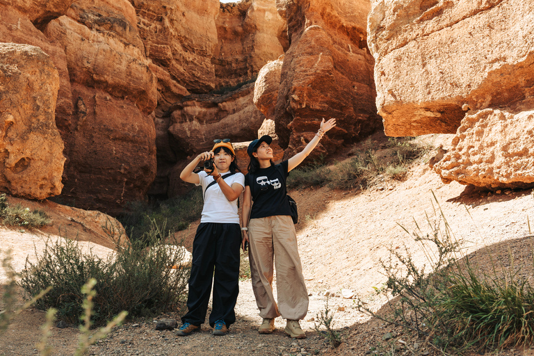 Almaty : Excursion de 2 jours aux lacs Kolsai-Kaindy et au canyon de CharynVisite nocturne de 2 jours avec départ en soirée et séjour de 2 nuits