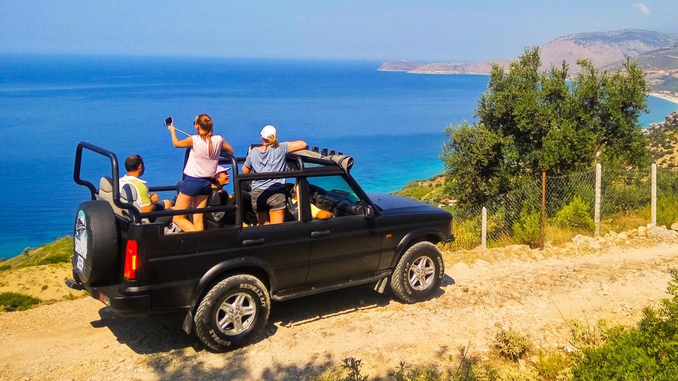 Saranda: Geführte Offroad-Jeep-Tour mit Schwimmpausen