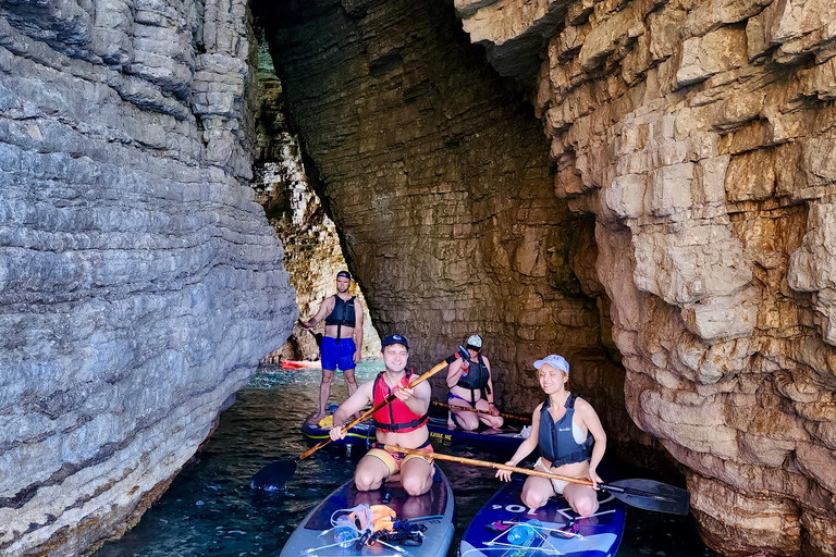 Budva : 3 heures de paddle board ou de kayak pour visiter les grottes côtièresBudva : balade de 3 h en kayak vers les grottes côtières