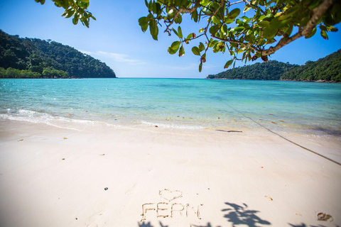 Z Phuket: wycieczka z rurką na wyspy SurinZ Phuket: wycieczka snorkelingowa na wyspy Surin