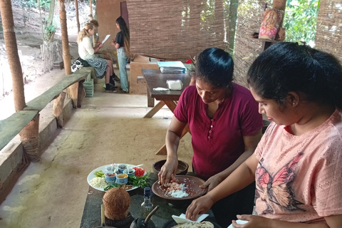 Kandy: Ambuluwawa, Pinnawala & Tea Factory by Tuk Tuk