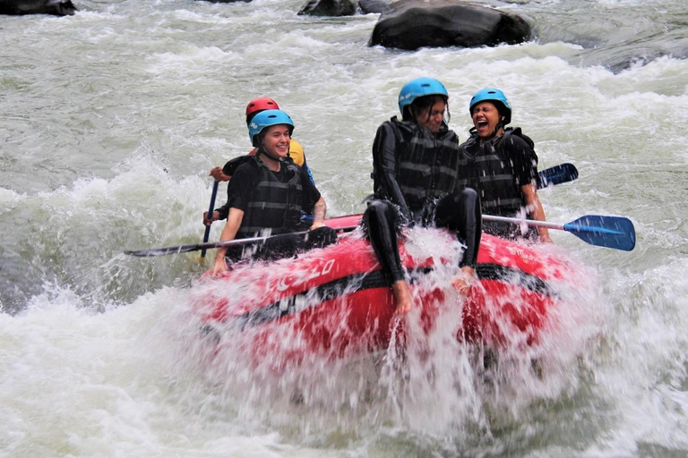 Yogyakarta wildwaterraften en Merapi vulkaan jeep tour