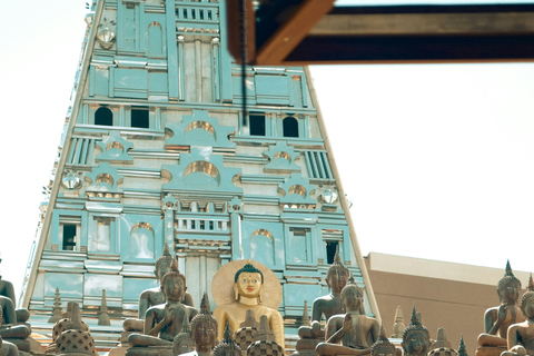 Colombo: First Night Guided Tour with Tuk Tuk Ride