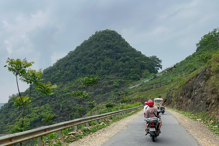 Från Hanoi: 4-dagars Ha Giang Loop Car Tour Plus redigerad video