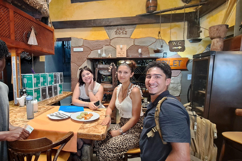 Corralejo: passeio a pé com degustação de produtos locaisCorralejo: Passeio a pé com degustação de produtos locais