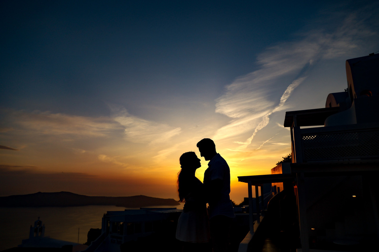 Santorini: shooting con fotografo privato per la vacanzaServizio fotografico di 2 ore (60 foto in 2-3 luoghi)