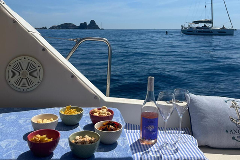 Catania: Sunset Boat Excursion to Acitrezza + Dolphin Watching