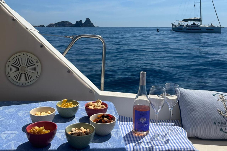 Catania: Sunset Boat Excursion to Acitrezza + Dolphin Watching