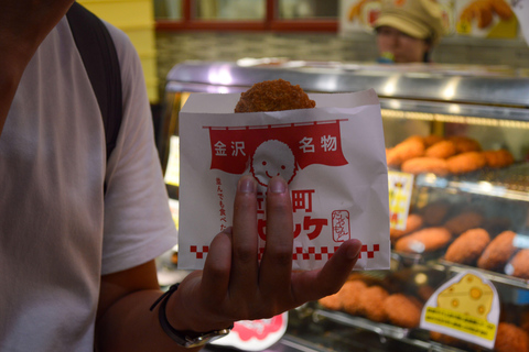 Kanazawa: Private Omicho Market Tour Like a Local