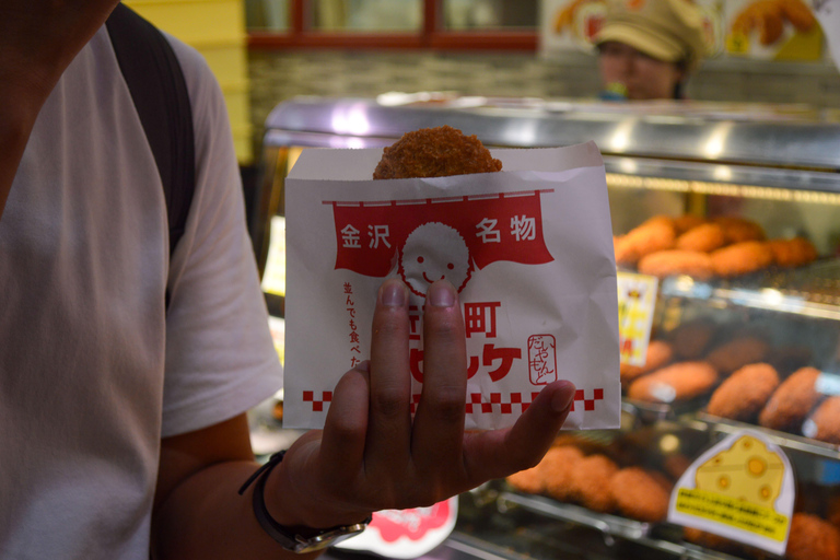 Kanazawa: Private Omicho Market Tour Like a Local