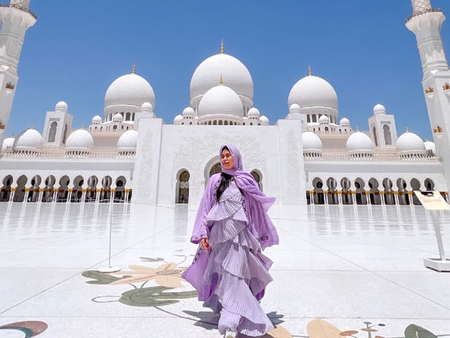 Dubaï : visite de la mosquée Cheikh Zayed, du musée Zayed et du Louvre