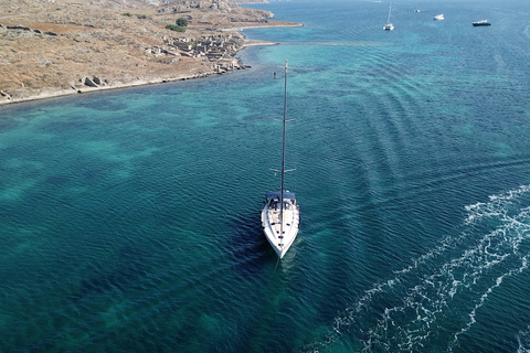 6 heures de visite des îles de Delos et de Rhénia en voilier