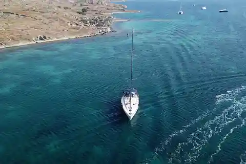 6 heures de visite des îles de Delos et de Rhénia en voilier