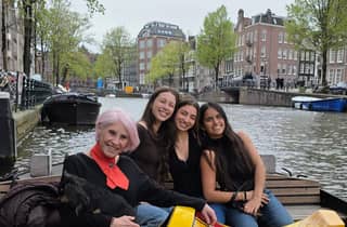 Amsterdam: Grachtenfahrt zu verborgenen Juwelen auf meinem historischen Clog-Boot