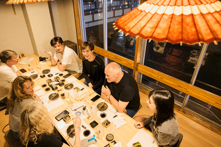 جولة طعام في أوساكا - ١٢ طبقًا و٣ مشروبات