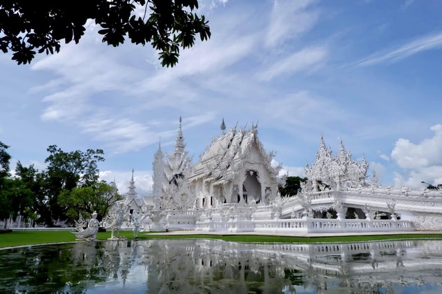Chiang Rai: Private Half-Day White Temple & Highlights Café