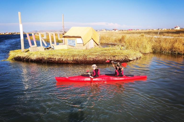 Kayak por los uros y la isla de Taquile