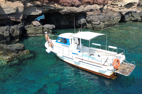 Santorini: Passeio de barco no vulcão, fontes termais e Thirassia