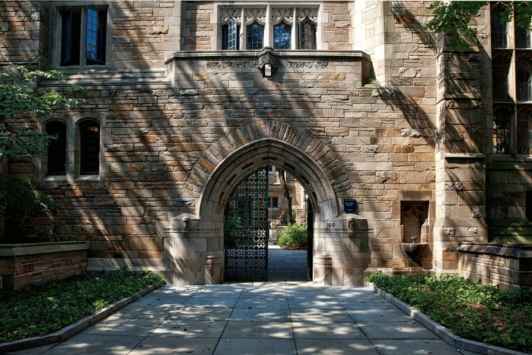 Manchester: University of Manchester Guided Walking Tour