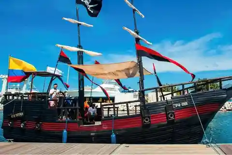 Passeio de barco pirata