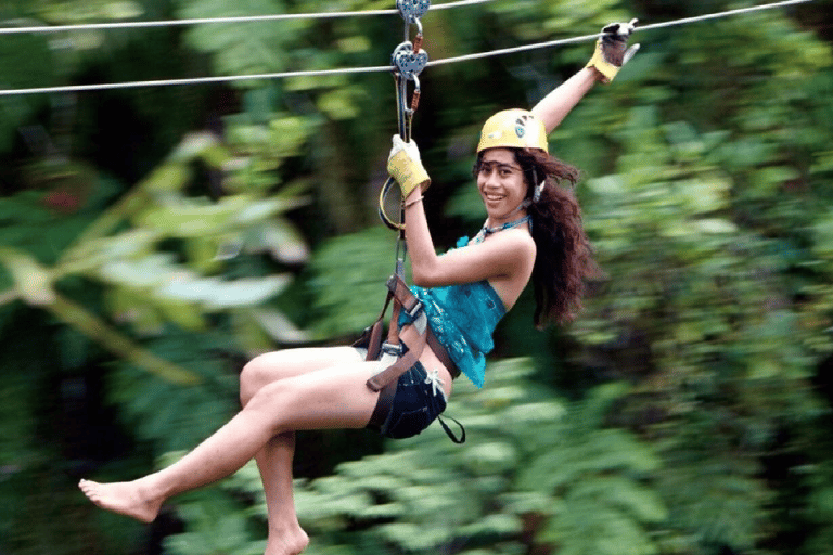 Vattenfallstur, djungelsafari, zipline med lergrop och varma källorEndast biljetter för inträde