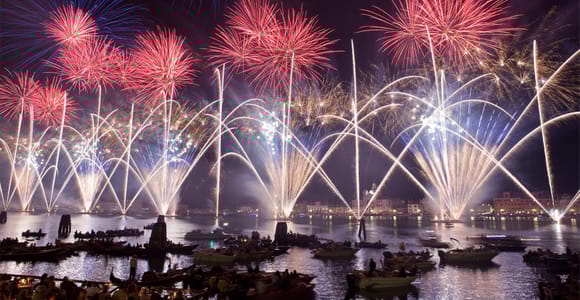 Cannes: Feuerwerk von Mandelieu aus mit einem privaten Boot