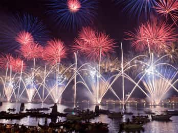 Cannes : Fuegos artificiales de Mandelieu en barco privado