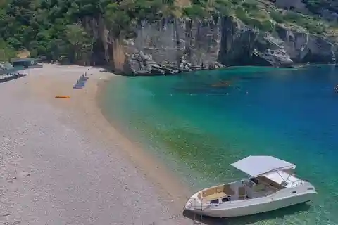 Von Tirana/Durres/Golem: Bootsfahrt von Vlora nach Karaburun