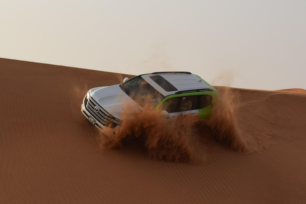 Dubái: safari por las dunas rojas, quad, paseo en camello y cena barbacoa