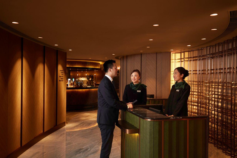 Hong Kong Airport: Plaza Premium First Airport Lounges Gate 35: Plaza Premium First - 3 Hours