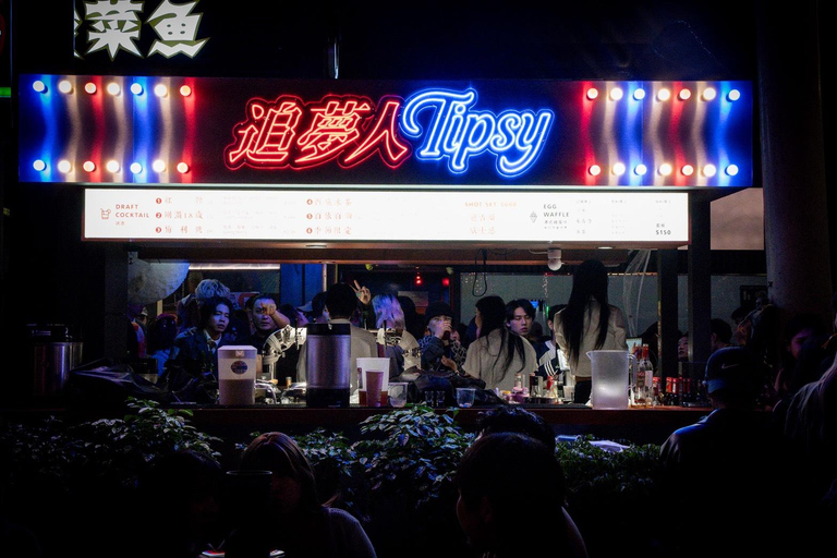 Taipei: Tipsy Bus 2.0 Bar-Hopping & Nightlife Experience