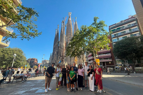 Barcelona: Sagrada Familia Guided Tour in Your Language English Tour