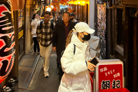 طوكيو جولة مشي ليلية في شينجوكو مع الزقاق السري