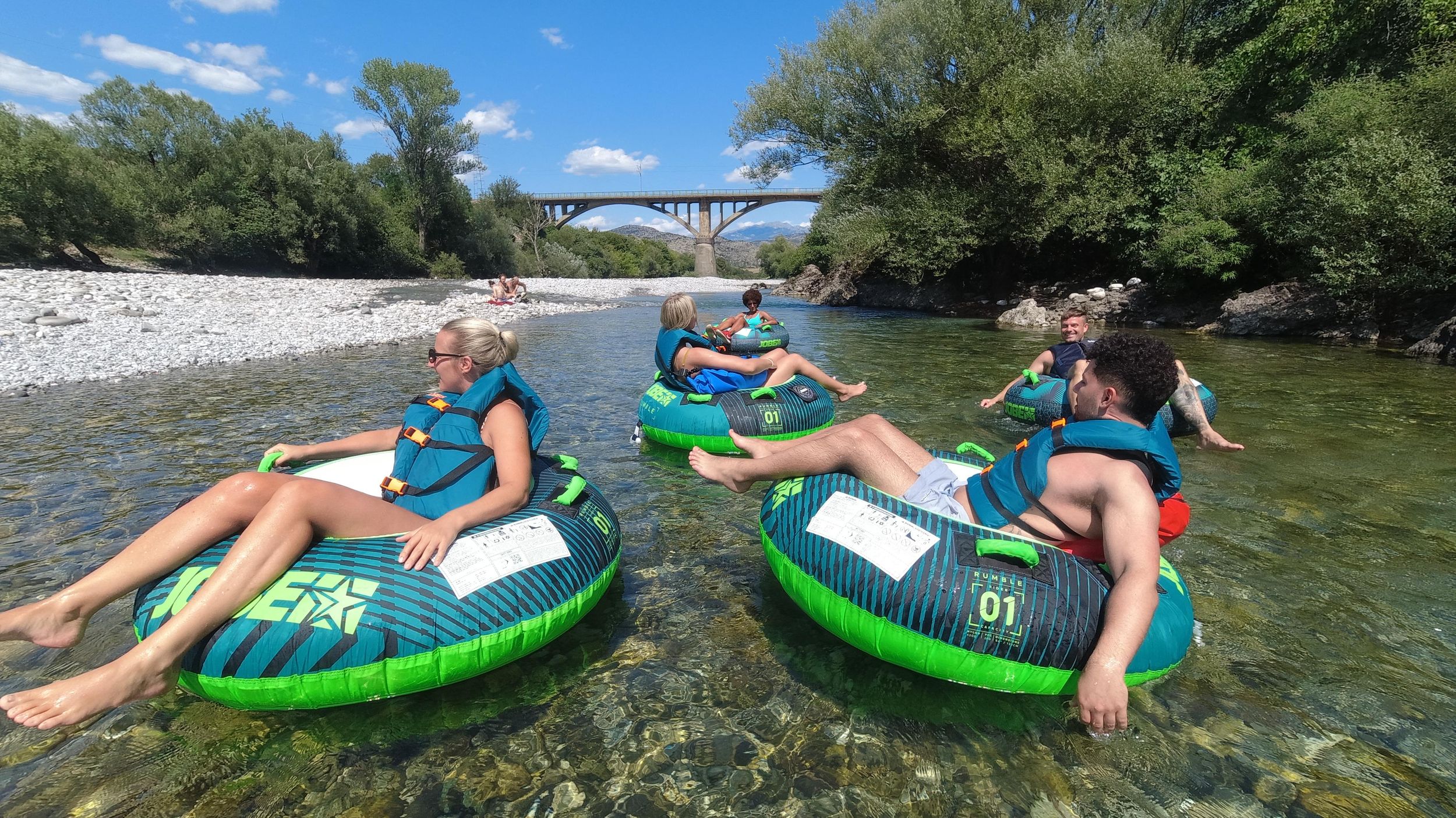 Podgorica: Verborgener Strand & Lazy-River-Tubing