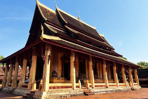 Vientiane: City Tour & Airport Transfer with Tour Guide