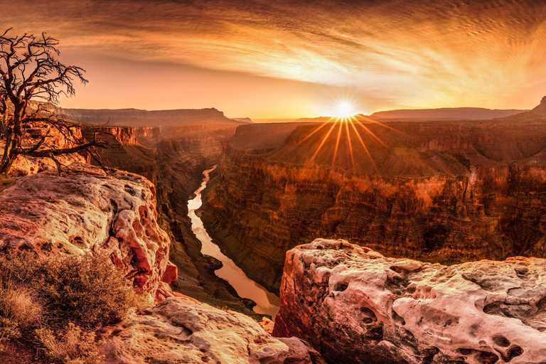 Depuis Las Vegas : Grand Canyon West, SkyWalk, barrage Hoover, et petit-déjeunerLas Vegas : Grand Canyon West + SkyWalk + barrage Hoover + petit-déjeuner et déjeuner